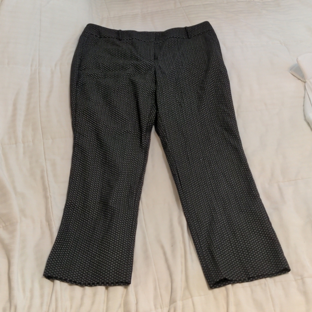 NEW York & Co. Cropped straight leg pants size 10